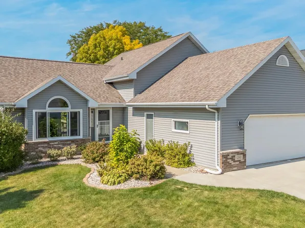 1341 Alpine Ln, Neenah, WI 54956