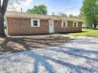 630 Shadwell Ave, Flora, IL 62839