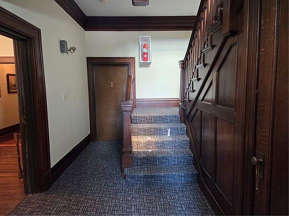 5th image of 701 4th St APT 2
