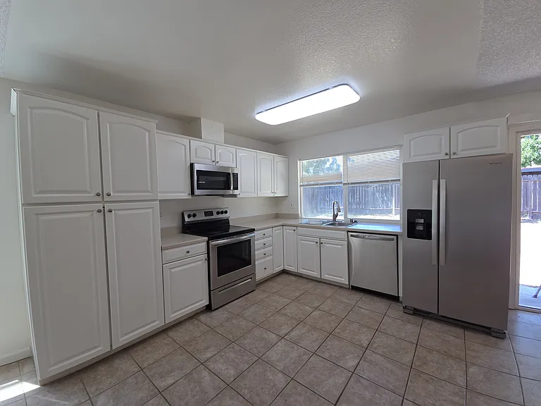 8533 Sun Florin Dr — Photo 3
