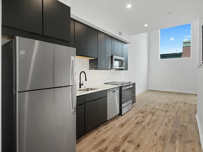 1246 N Front St #3 — Photo 5