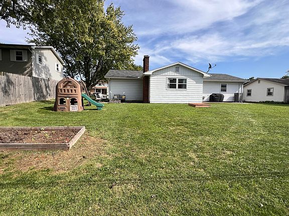 3rd image of 605 Hilltop Dr