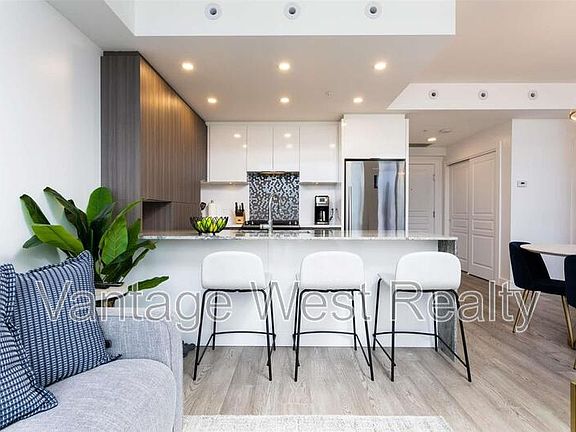 4th image of 1151 Sunset Dr #1303