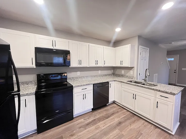 114 Valley View Cir #B — Photo 10