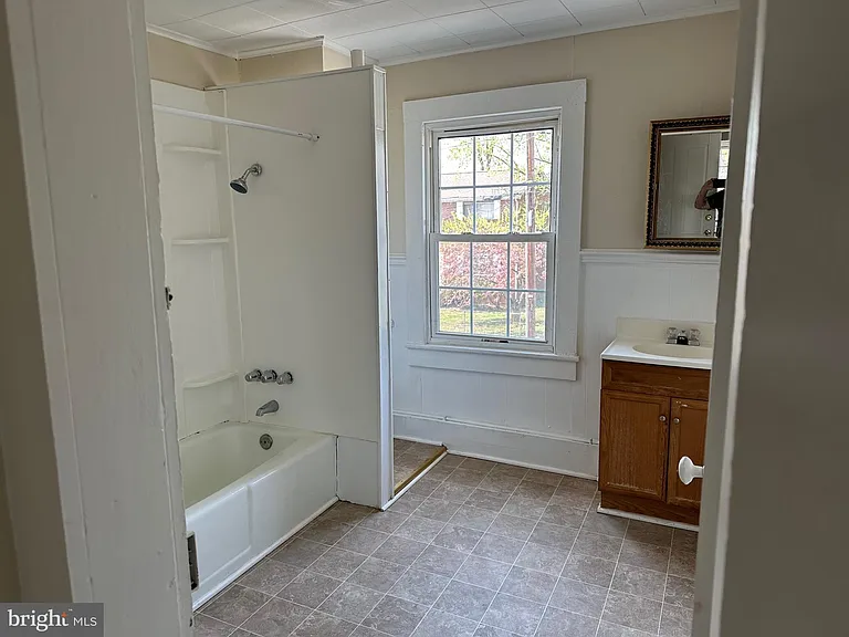 1605 Charles St #B — Photo 7