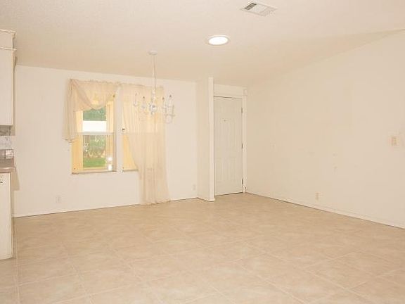 2nd image of 832 Tamarind Cir