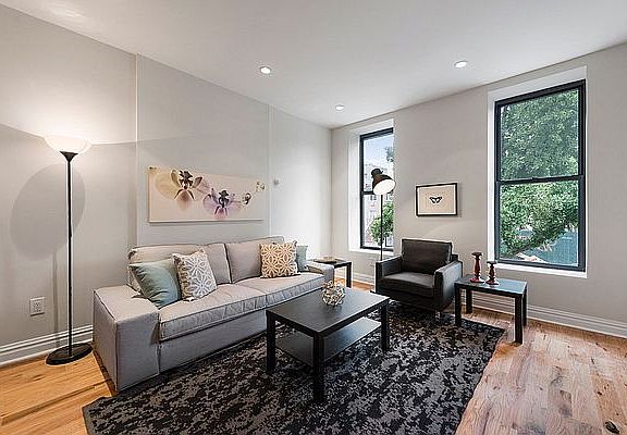3rd image of 496 Van Buren St APT 4