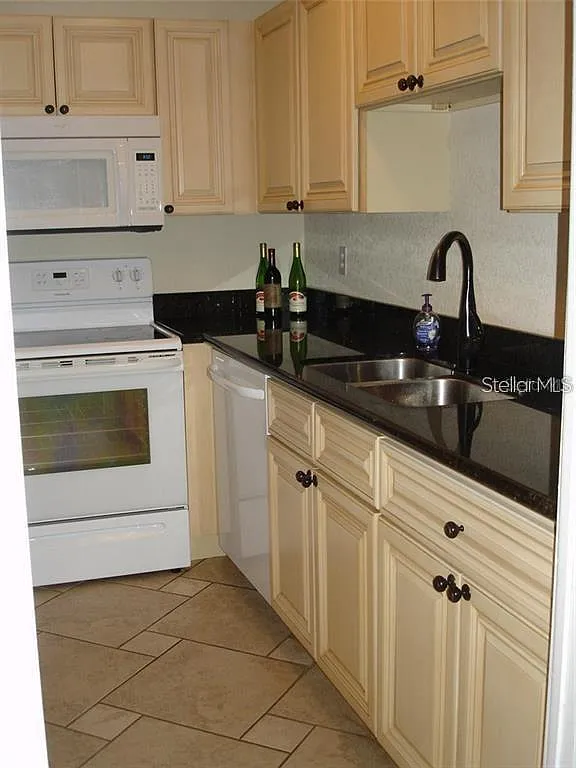 2 bed, 909 sqft, $1,450 — Photo 3