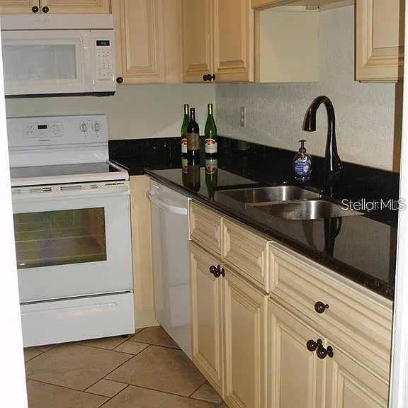 7211 W Country Club Dr N #133 — Photo 3