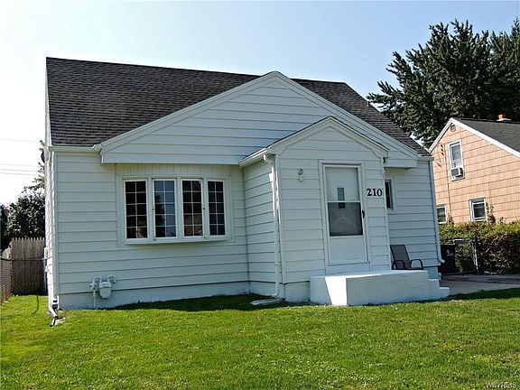 2nd image of 210 Rosemont Ave