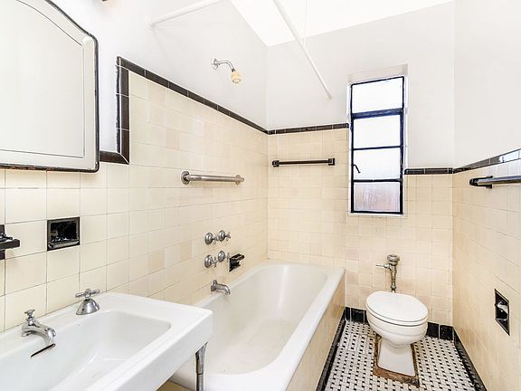 5th image of 3001 Henry Hudson Pkwy W #4J