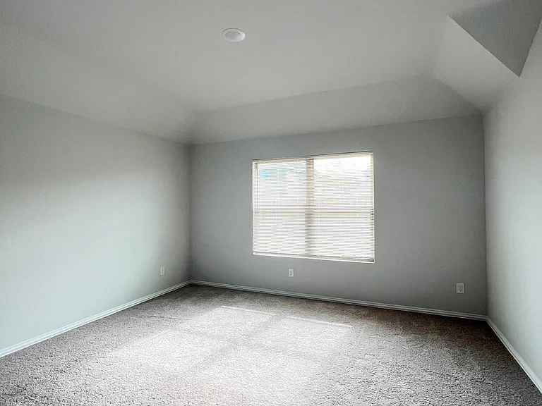 553 Meadow Run Dr — Photo 15