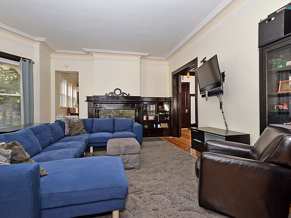 4th image of 83 Bentley Ave