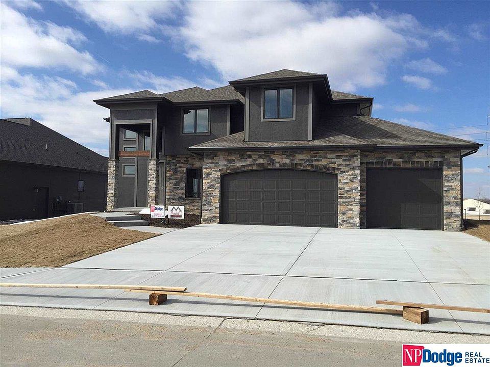 1st image of 1220 S 200th Ave