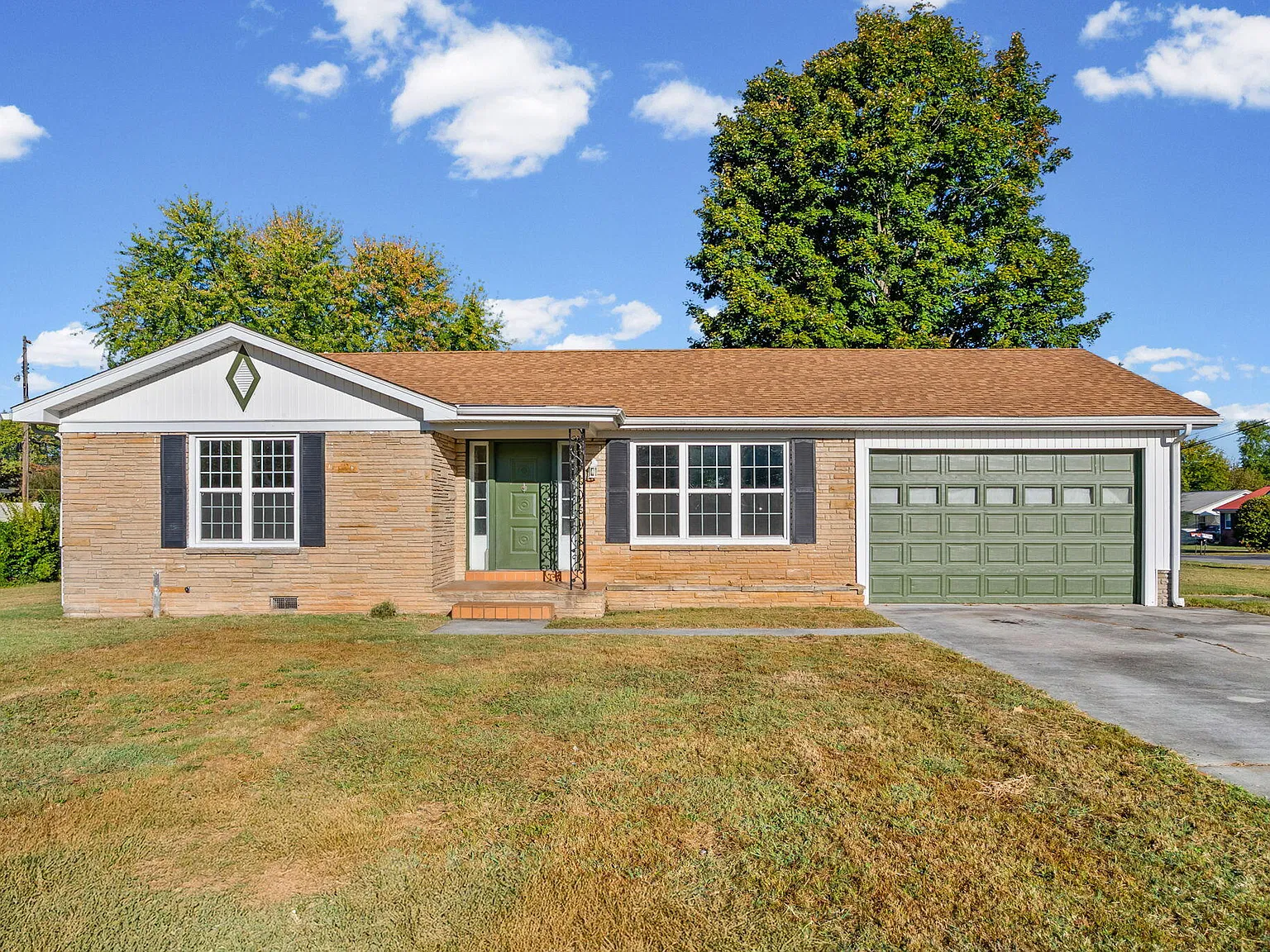 3 bed, 2.0 bath, 1256 sqft, $1,200 — Photo 1