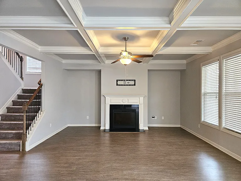 7561 Silk Tree Point — Photo 10