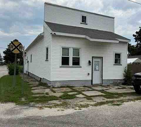 2nd image of 100 N Main St
