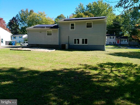 4th image of 444 Chestnut St