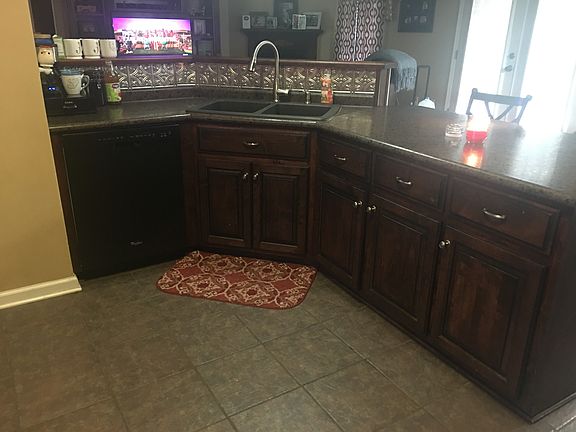 3rd image of 390 Flossie Ln