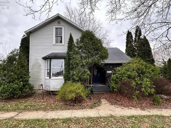 621 4th St, Fremont, OH 43420