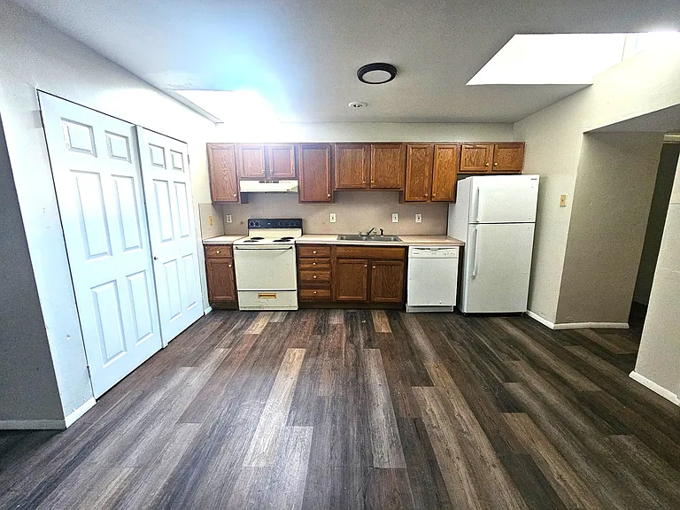 735 Main St #3 — Photo 2