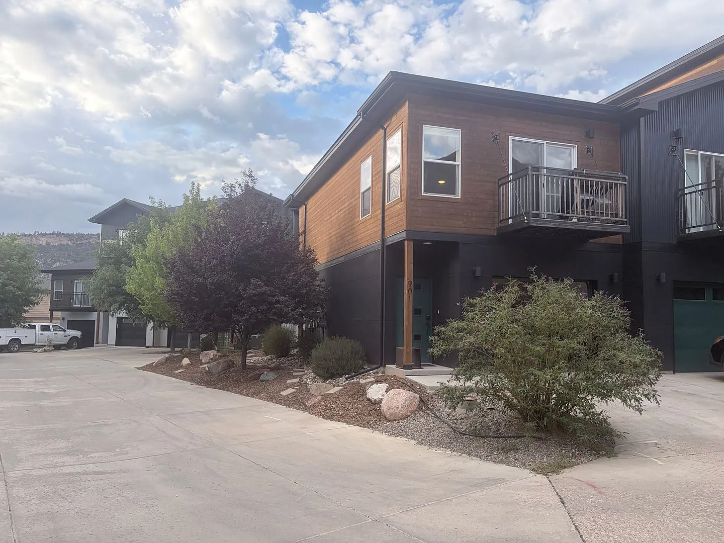 Lovely One Bed One Bath Townhome with attached garage — Photo 3