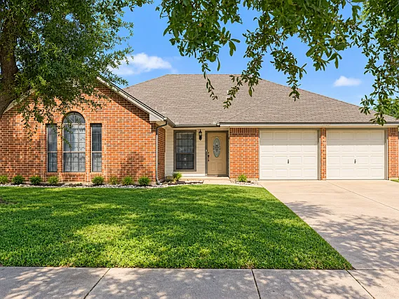 4905 Greenlee Drive — Photo 1