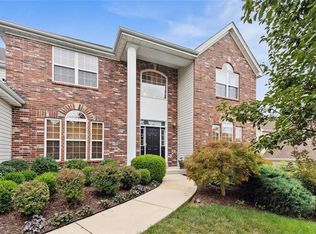 1622 Bentshire Ct, Ballwin, MO 63011