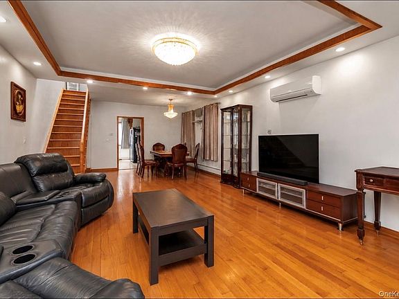 5th image of 7964 77th Avenue
