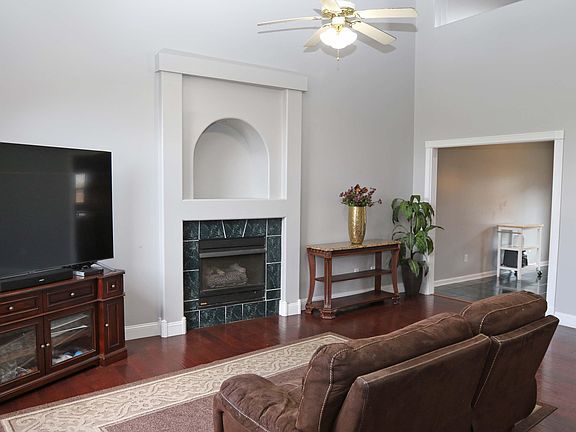 5th image of 760 Rambling Creek Dr