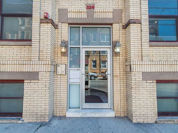 3rd image of 324 Baldwin Ave #2B
