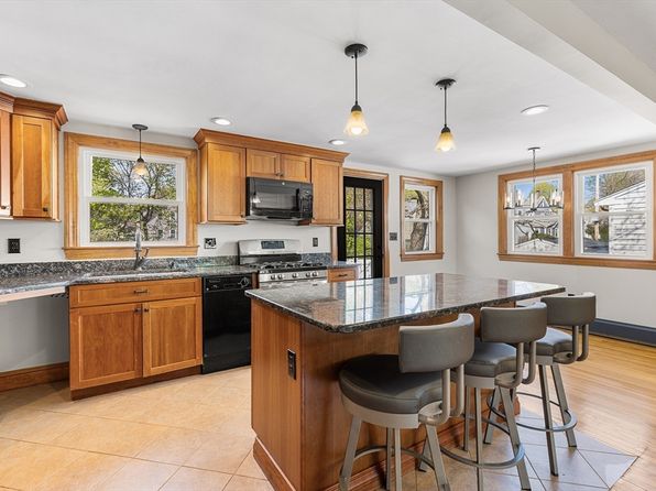 12 Summer St, Stoneham, MA 02180