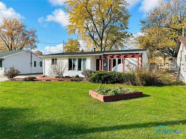 335 N Benton St, Oak Harbor, OH 43449