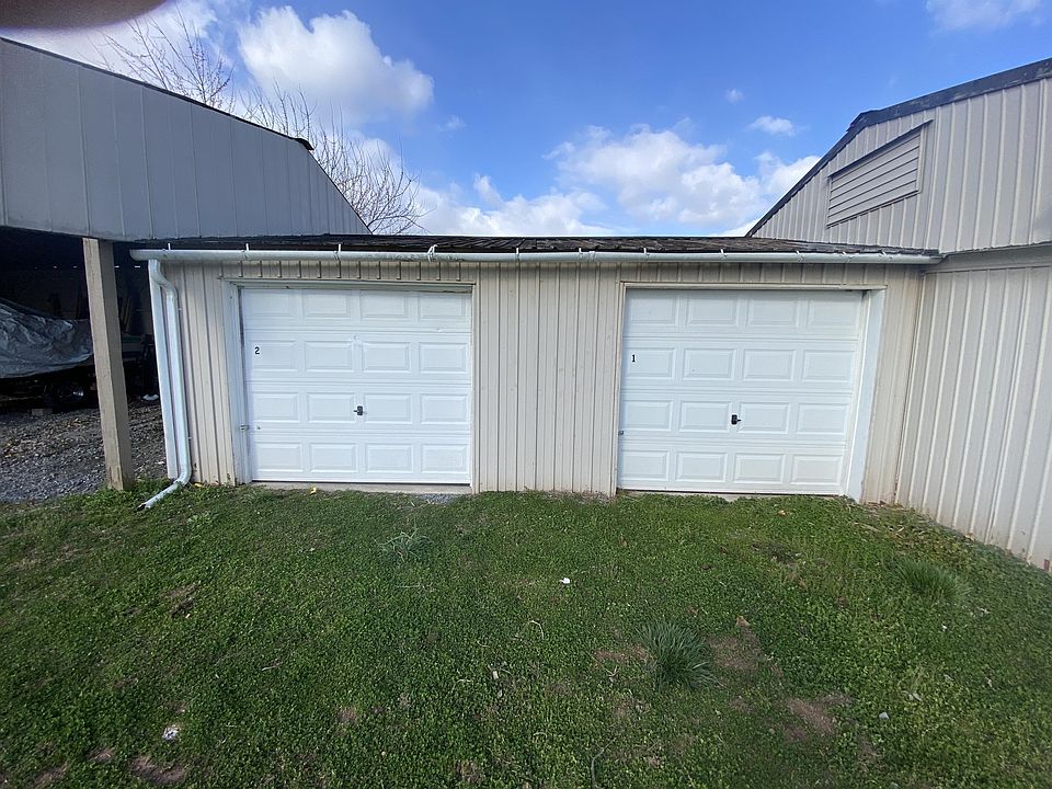 2nd image of 560 Carlisle Rd