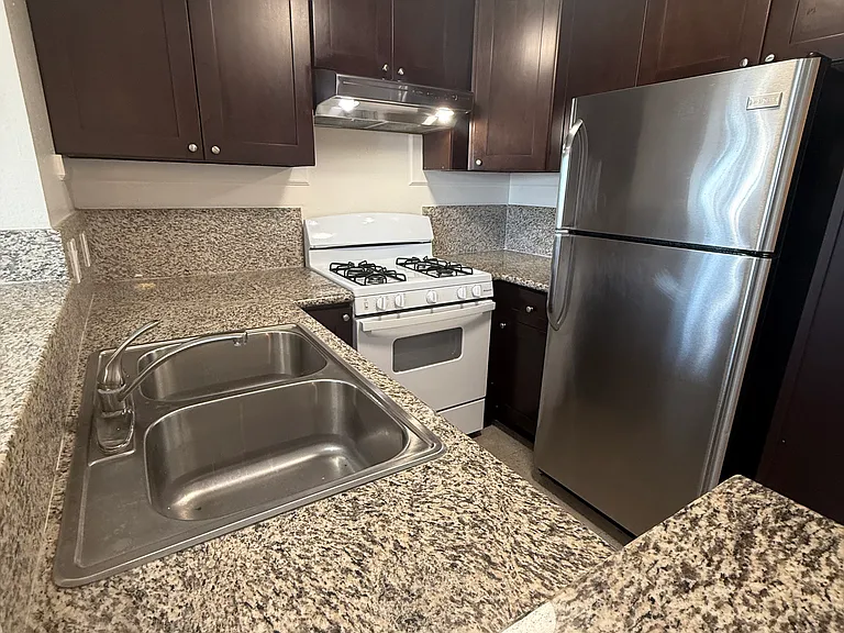 1600 W Carson St #212 — Photo 8