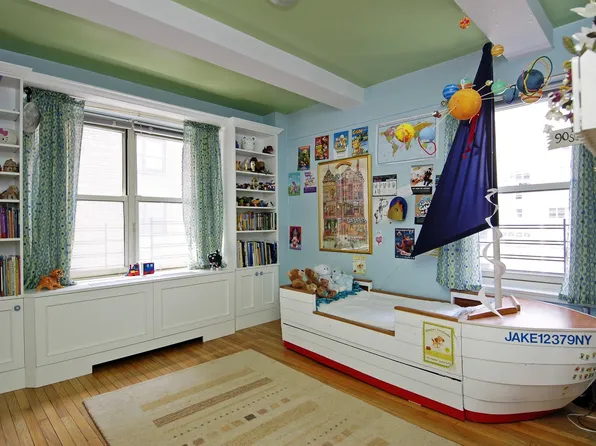 400 East 52nd Street image 1 of 4