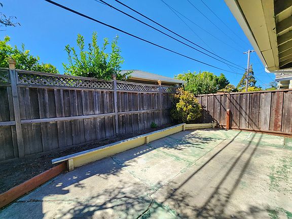 5th image of 3318 Los Prados St