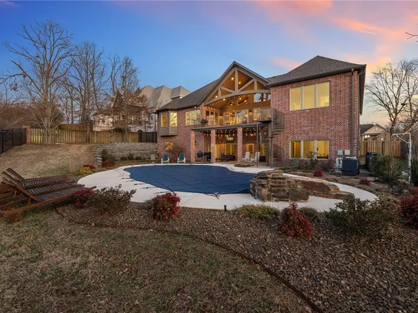 705 NE Essex Ct, Bentonville, AR 72712