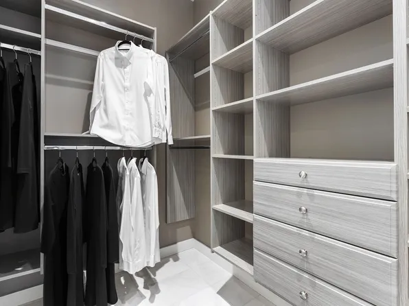 305 East 61st Street image 10 of 17