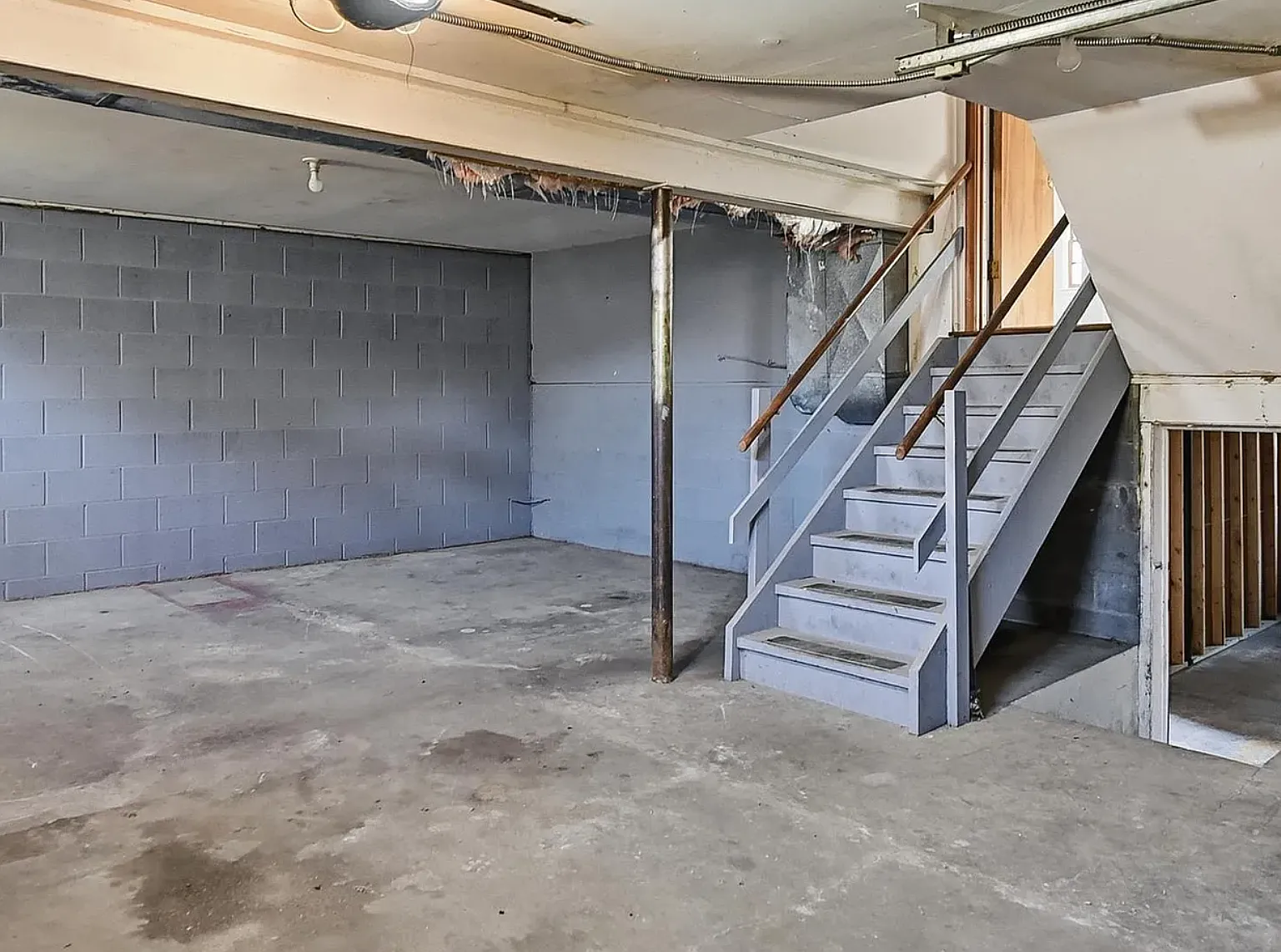 3 bed, 1.0 bath, 1400 sqft, $1,400 — Photo 1