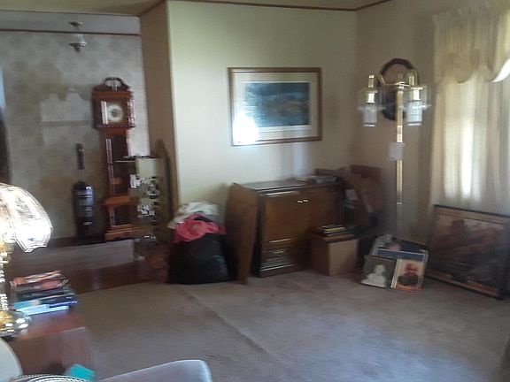 5th image of 221 W Park Ln