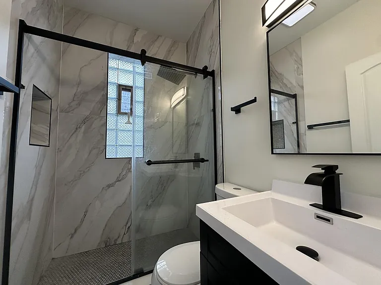 2630 N Fairfield Ave #2R — Photo 4
