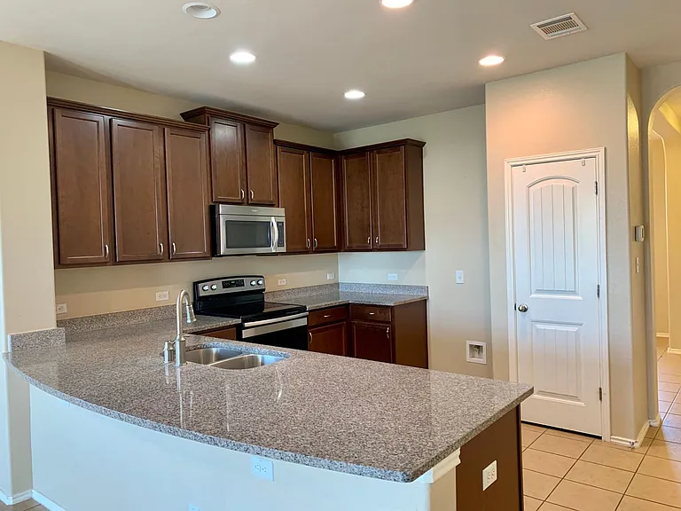 17208 Bridgefarmer Blvd — Photo 3