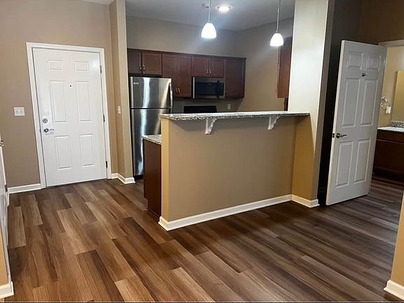 2nd image of 5826 Broadway St #1014