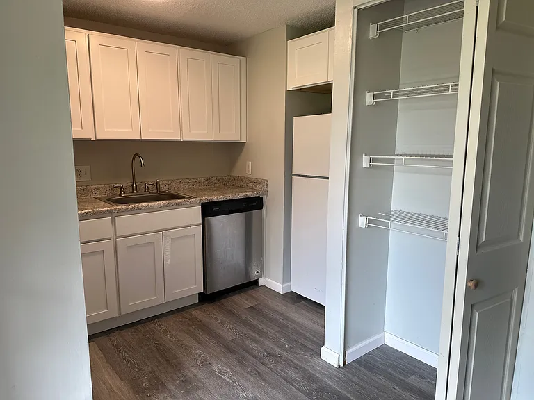 13 Burgundy Hill Ln #13 — Photo 8