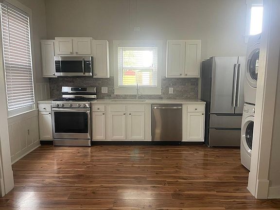 5th image of 920 Ash St #1