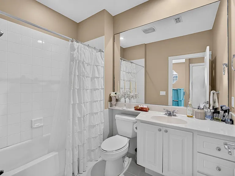 213 Barcelona Dr — Photo 36