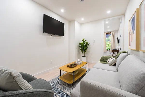 Living room, photo 2