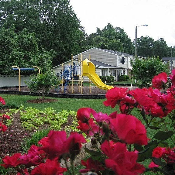 Colony Townhomes — Photo 2