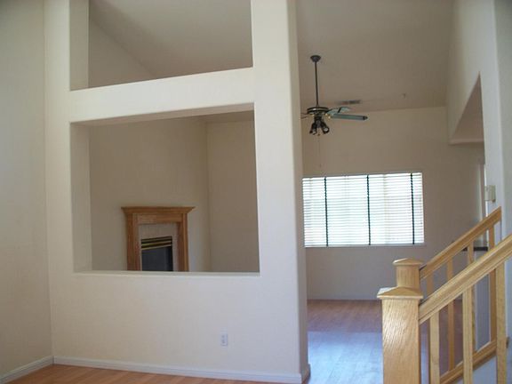 3rd image of 4021 Grosvenor Ln